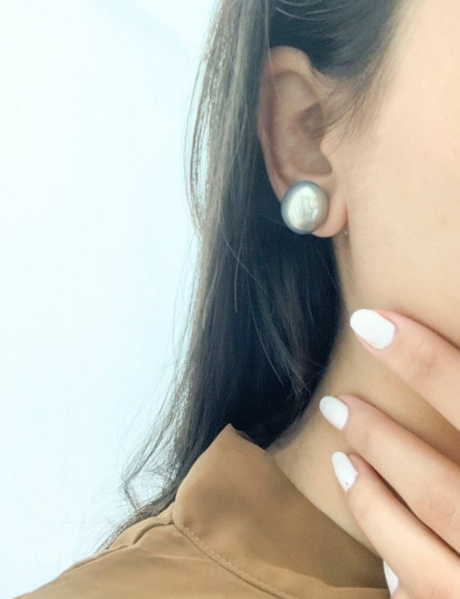 16mm Button Mother of Pearl Stud Earrings - Bansri Mehta Design